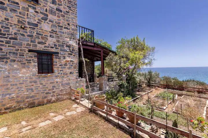 Traditional Stone House By The Sea... Kapetanianá Eksteriør bilde